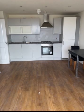 2 Bed Flat, Perth Road, IG2 - Photo 2