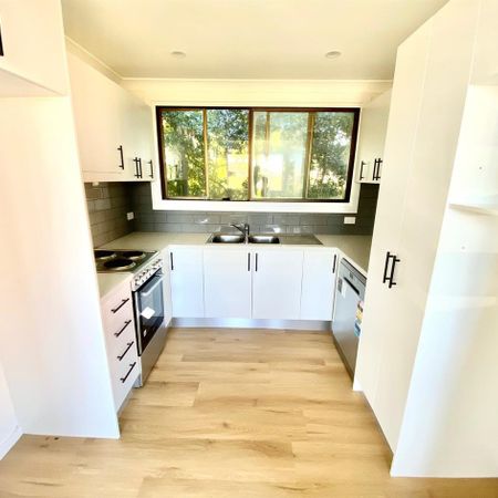 NEWLY RENOVATED 2 BEDROOM FLAT - Photo 3