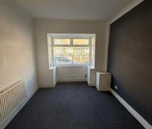 3 bedroom property to rent in Grimsby - Photo 3