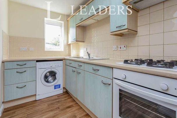 Iver Court, Buckingham, MK18 - Photo 1