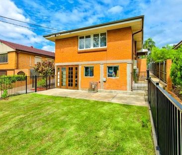 YOUR NEW FAMILY HOME AWAITS YOU! - Photo 5