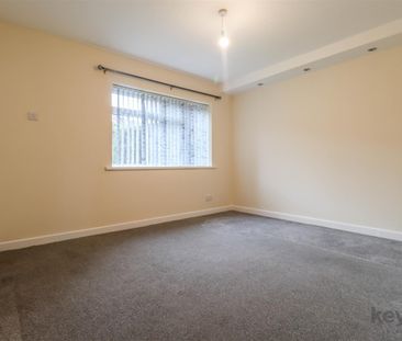 Smalldale Road, Frecheville, S12 - Photo 4