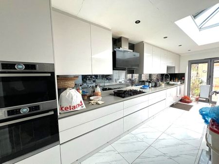Room in a Shared House, Byron Avenue, E12 - Photo 3