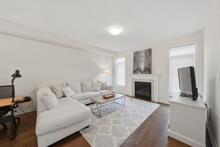 For Lease - 12 Fortis Crescent, Bradford West Gwillimbury, Ontario - Photo 3