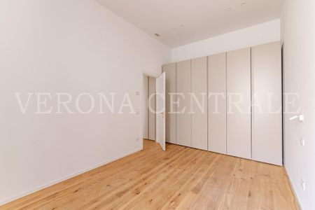 Bilocale completamente Ristrutturato in Palazzo Ravignani Benini- Veronetta - Photo 2