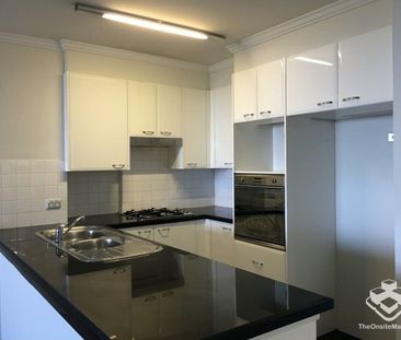 Modern Apartment in the Heart of Chatswood - Photo 2