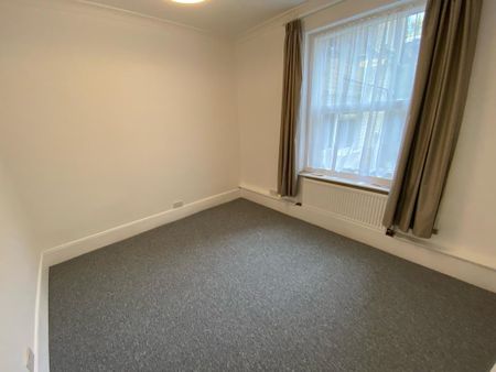 4 bedroom flat to rent - Photo 4