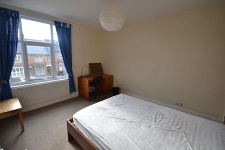 3 bedroom terraced house to rent - Photo 3