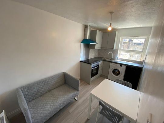 2 Bed Flat, Western Road, BN3 - Photo 1