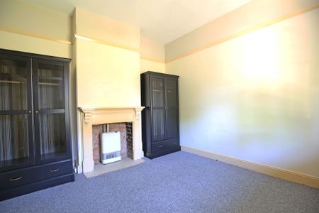 FAMILY HOME IN QUIET STREET - Photo 4