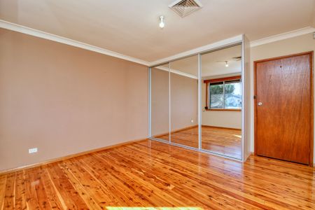 Three Bedroom Family Home - Photo 4
