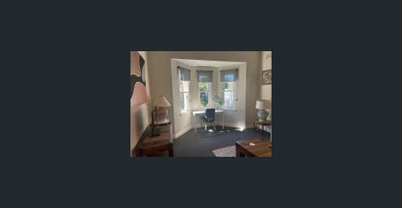 Comfortable, fully furnished front of house. Rental includes utilities. - Photo 4