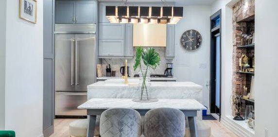 121 SORAUREN AVE. MAIN - MODERN 2BED/2BATH, PARKING, LAUNDRY - Photo 2