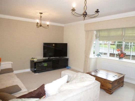 5 bedroom detached house to rent - Photo 1