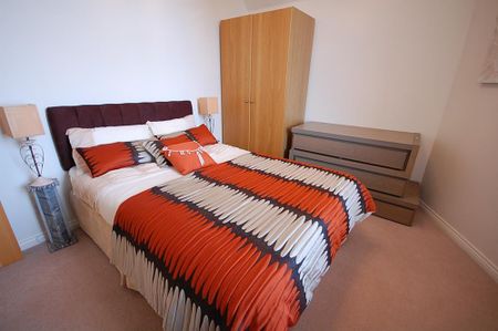 3 bedroom flat to rent - Photo 3