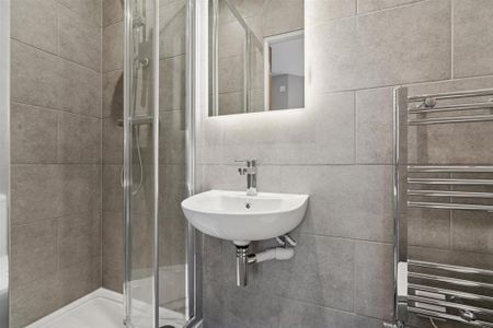 3 bedroom flat to rent - Photo 4