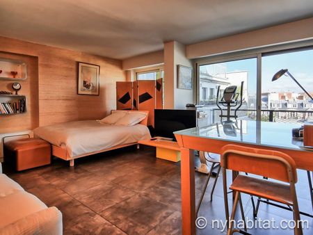 Logement à Paris, Location meublée - Photo 2