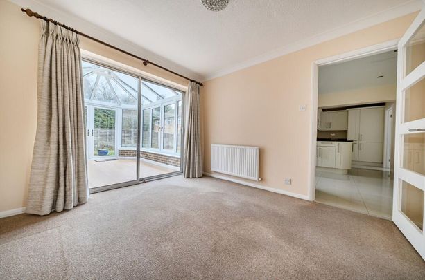 A spacious four bedroom detached home in Martins Heron, Bracknell, RG12 9QP - Photo 1