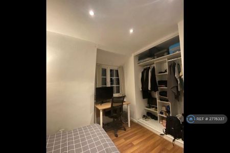 1 bedroom in a house share to rent - Photo 3