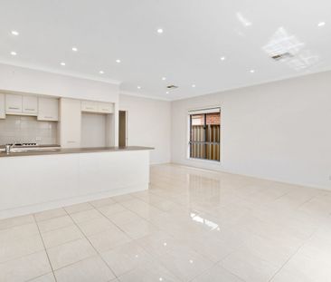 3 bed-2 bath-Great Location! - Photo 1