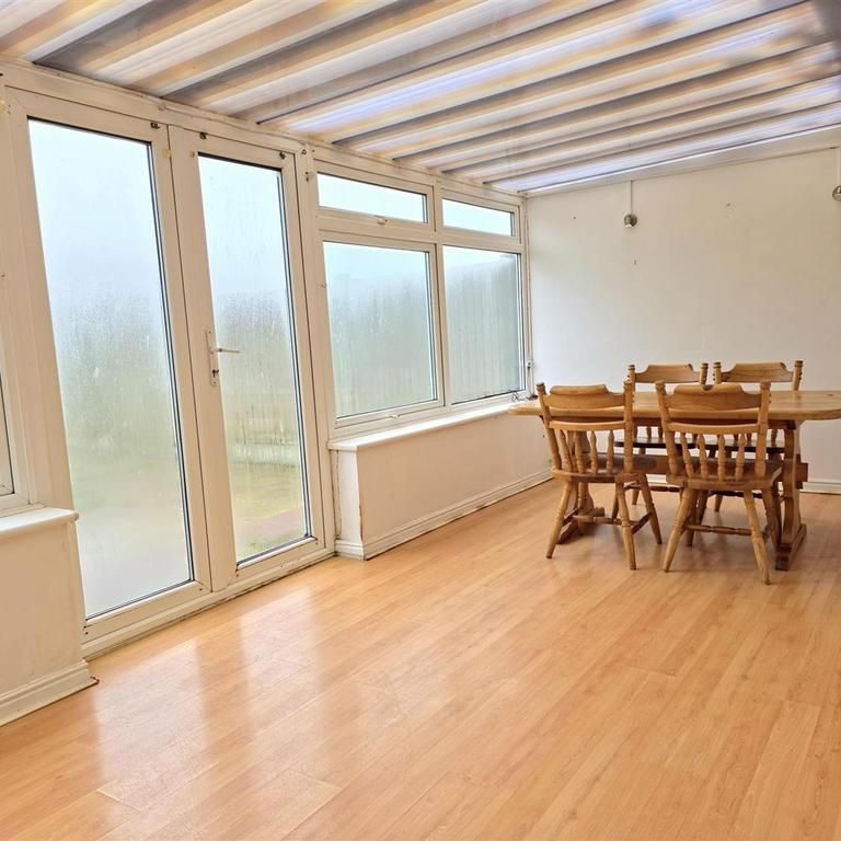 2 bedroom semi-detached bungalow to rent - Photo 1