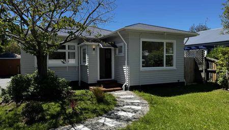 Fully Furnished - 4-Bedroom Family Home in St. Albans - Photo 5