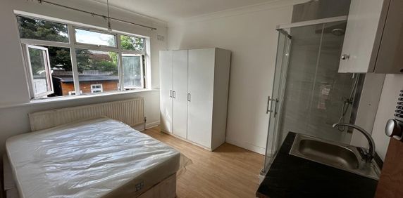 Studio Flat, Carlyon Road, HA0 - Photo 2