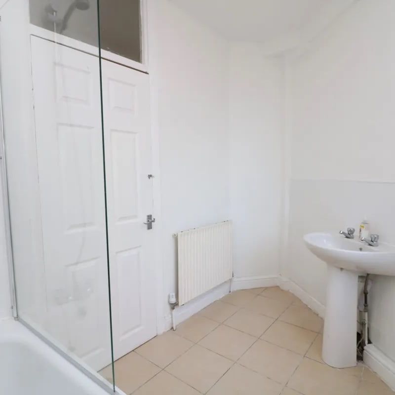 2 Bed Flat, Chatsworth Court, E5 - Photo 1