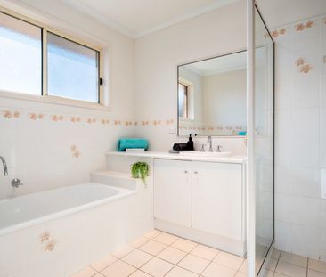 2/631 Pearsall Street, Lavington NSW 2641 - Townhouse For Rent | Do... - Photo 5