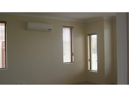 FABULOUS FAMILY HOME - Photo 3