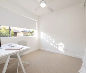 Modern Living in the Heart of Coorparoo with Water Included! - Photo 6