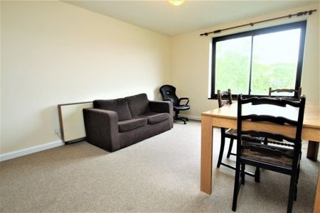 Manhattan Drive, Cambridge £1,050 pcm ⓘ The monthly or weekly payment required by the landlord. Read our glossary page , 1 bedroom, apartment, to let * Tenant info - Photo 2