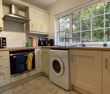 11 Strathearn Court, Holywood, BT18 9NP - Photo 2