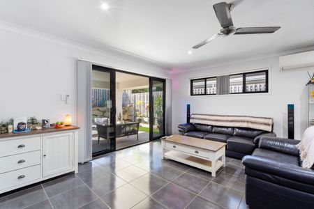 Family Home Over Looking The Park - Photo 4