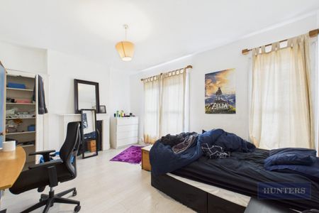 5 bedroom House To Let - Photo 3