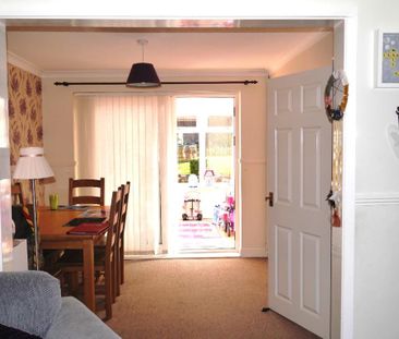 3 bedroom semi-detached house to rent - Photo 2