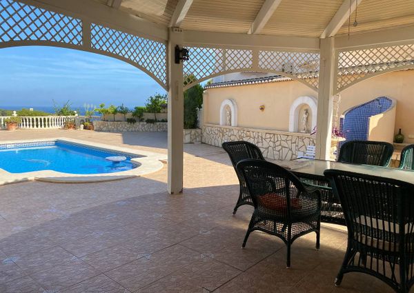 LONG TERM RENTAL Beautiful villa with sea views for rent in Benissa coast with 5 bedrooms.