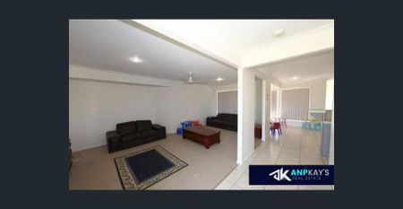 4 BEDROOM BRICK HOME!! - Photo 2