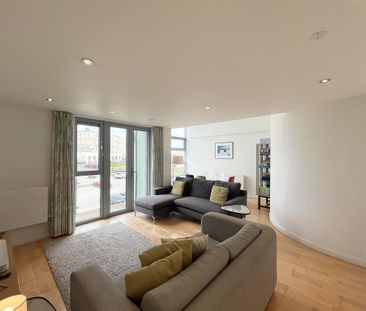 2 bedroom penthouse to rent - Photo 4