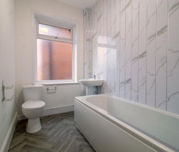 3 bedroom flat to rent - Photo 4