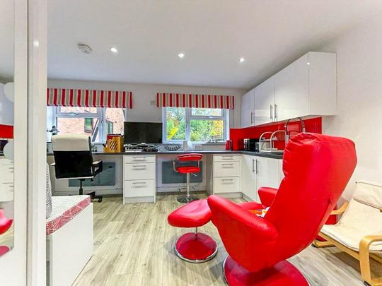 4 bedroom detached house to rent - Photo 1