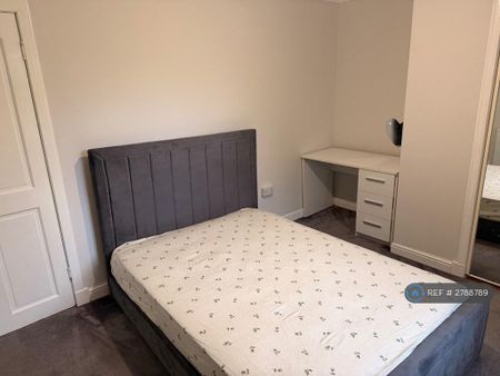 3 bedroom flat to rent - Photo 5