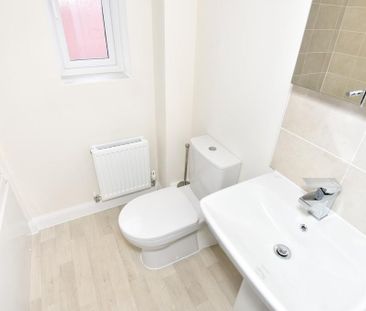 4 bedroom semi-detached house to rent - Photo 6