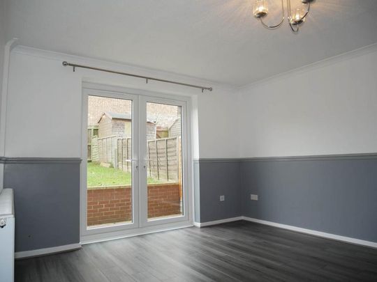 2 bedroom end of terrace house to rent - Photo 1