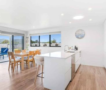 Modern family living - Photo 3