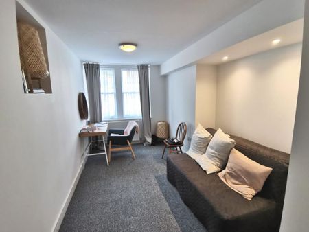2 bedroom flat to rent - Photo 2