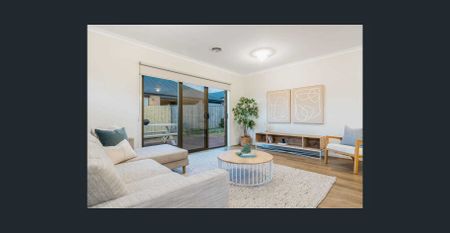 Contemporary Comfort with Stylish Indoor-Outdoor Living - Photo 5