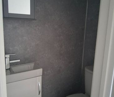 Studio Flat, Burlington Gardens, W3 - Photo 1