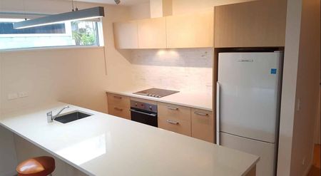 Simply beautiful city complex living! - Photo 2