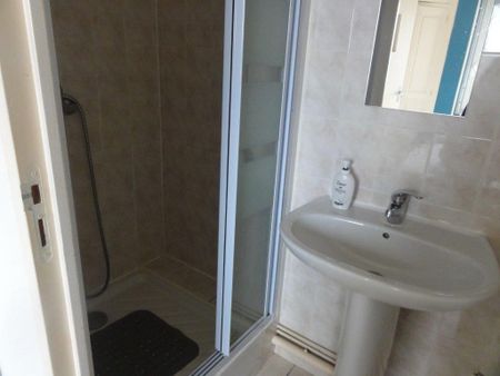 Location Appartement 2 pièces Meublé 38m² LE CREUSOT 71200 - Photo 2
